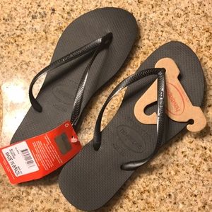 NWT Women’s Slate Grey Havianas Sandal